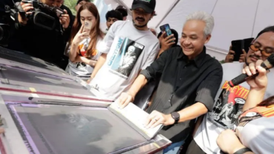 Ganjar Bangga Generasi Muda Menginsipirasi Lewat Kaus Greyman