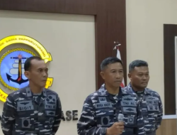 KRI Teluk Hading Terbakar di Perairan Selayar