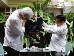 Ganjar Beri Hadiah Sepasang Burung ke Muhaimin