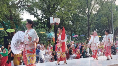 Menlu Retno Senang Bisa jadi Model Pada Acara Istana Berkebaya