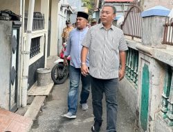 Serap Curhatan Warga Petukangan, Pras Blusukan di Titik Rawan Banjir