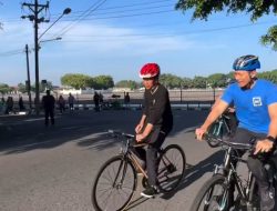 Jokowi Bersepeda Bareng AHY di Yogyakarta Sambil Menyapa Masyarakat