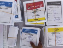 Warga yang Ikut Melipat Surat Suara Dapat Honor Rp450 Per Lembar