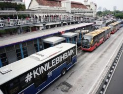 TransJakarta Tegaskan Asetnya Bersih dari Alat Peraga Kampanye Pemilu