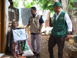 Warga Kampung Pemulung Cipinang Dapat Bantuan Pangan dari BAZNAS dan KSrelief