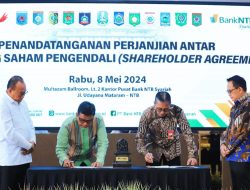 Bank Jatim dan NTB Syariah Tanda Tangani Perjanjian Pemegang saham