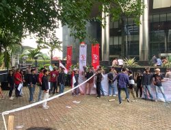 Aksi Main Badminton, KAMPI Desak KPK Periksa Mantan Wali Kota Bekasi Terkait Dugaan Korupsi Alat Olah Raga