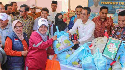 Tinjau Revitalisasi Pasar Pramuka, Pj Gubernur Heru Pastikan Terkoneksi dengan LRT