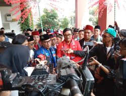 Bawa Roti Buaya, Poros Masyarakat Betawi Sambangi Kantor DPP PDIP 