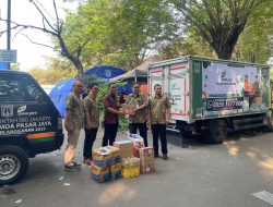 Pasar Jaya Langsung Serahkan Bantuan Sembako Buat Warga Korban Kebakaran di Manggarai