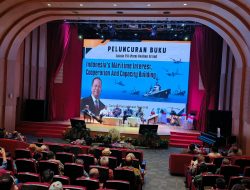 Kecintaannya pada Dunia Maritim, Laksamana Muda TNI (Purn) Rosihan Arsyad Luncurkan Buku Karya Terbaiknya