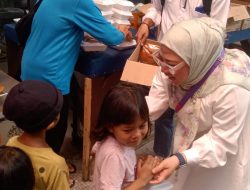 Warga Tanjung Priok Antusias Ikut Makan Gratis Relawan Bang RK Teman Kita