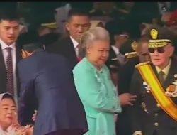 Tak Salami Try Sutrisno saat HUT TNI ke-79, Warganet Hujat Jokowi