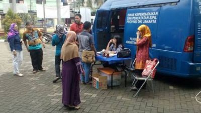 Layani Masyarakat, H-1 Pencoblosan Pilkada, Disdukcapil Buka Sampai Jam 10 Malam