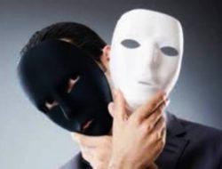 Politik “Muka Tembok”