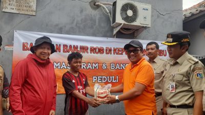 Bagi Korban Banjir Rob Pulau Seribu, Mas Pram-Bang Doel Salurkan Ribuan Paket Sembako