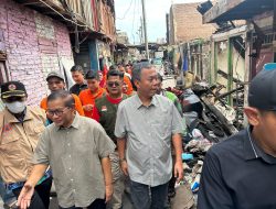 Ditemani Prasetio Edi Marsudi, Mas Pram Kunjungi Warga Korban Kebakaran di Kemayoran