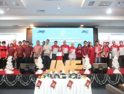 Sambut Natal 2024 dengan Kebahagiaan, JNE Berbagi Donasi ke Sejumlah Yayasan