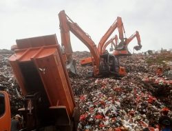 Misterius, 14 Ekskavator Bercat Orange Beroperasi di TPA Burangkeng