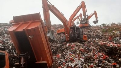 Misterius, 14 Ekskavator Bercat Orange Beroperasi di TPA Burangkeng