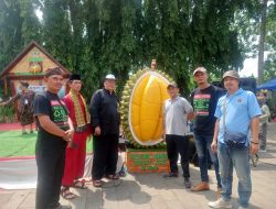 Prabu Peduli Lingkungan Meriahkan Festival Durian Bekasi, Bagikan 2.000 Bibit Pohon Gratis