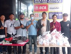 Pokja Wartawan Setu dan Momoyo Ice Cream Berbagi Takjil Kepada Masyarakat