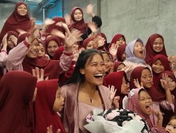 Rayakan HUT di Bulan Ramadan, Desainer Rimigy Rihasalay Gelar Bukber dan Santunan Anak Yatim