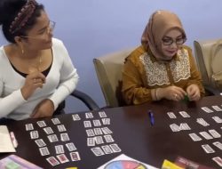 Beredar Video Istri Wali Kota Bekasi Ikuti Pelatihan Permainan Tarot, Bagaimana Menurut Syariat Islam?