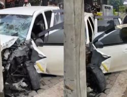 Lakalantas Mengerikan di Jalur Lingkar Selatan Sukabumi, Mobil Sigra Tabrak Tiang Listrik
