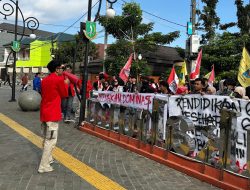 Mahasiswa Geruduk Balai Kota Sukabumi, Protes Dinasti Politik dan Praktik Nepotisme