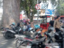 Parkir Liar Sebabkan Kemacetan di Kawasan Lampu Merah Gedung Juang Kota Sukabumi