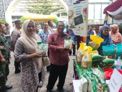 Penjualan Pangan Murah, di Sekolah Sa’adatuddarain Mampang Dibanjiri Warga