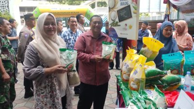 Penjualan Pangan Murah, di Sekolah Sa’adatuddarain Mampang Dibanjiri Warga