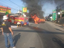 Angkot Jurusan Goalpara – Kota Sukabumi Terbakar Di Jalan Sukaraja