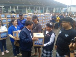Keluarga Besar Demorat Bali Bersama Sekjen Partai Demokrat Salurkan 2.500 Paket Sembako