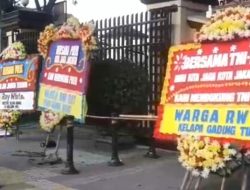 Karangan Bunga Berisi Dukungan Berjejer di Polres Jakut, ICPW: Bukti Polri Dicintai Masyarakat