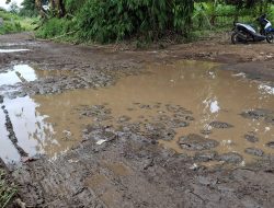 Akses Vital ke Kantor Desa Cibening Rusak Parah