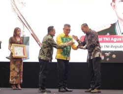 Panglima TNI Agus Subiyanto Raih Pena Mas FPRMI, Dinilai Nyata Wujudkan Bela Negara Lewat Aksi Kemanusiaan