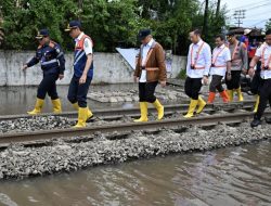 Menhub Dudy Tinjau Langsung Jalur Kereta Api Terdampak Banjir, 85% Perjalanan Kereta Telah Pulih dan Normal