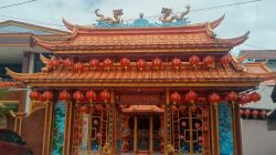 Jelang Imlek, Ribuan Lampion Hiasi Klenteng Hok Lay Kiong