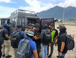 Satgas Damai Cartenz Pindahkan Para Tersangka KKB Ke Polda Papua