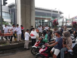 Berbagi Bersama, PAC Partai Gerindra Kecamatan Rawalumbu Tebar Takjil Ramadhan