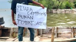 Nelayan Muaragembong Protes Pencemaran Sampah dan Limbah