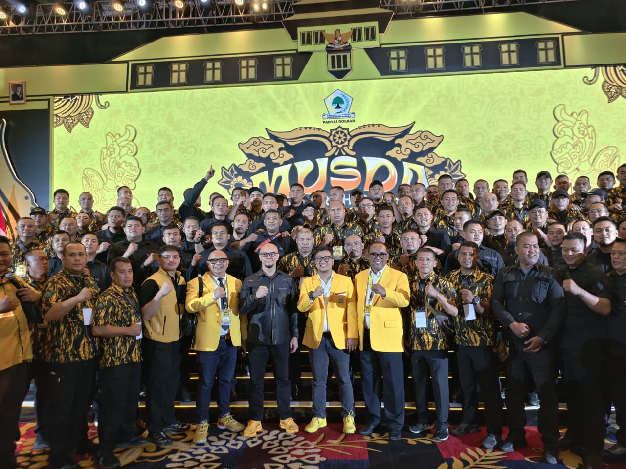 Ade Jaro Ucapkan Selamat Atas Terpilihnya Daniel Muttaqien Sebagai Ketua DPD Golkar Jawa Barat