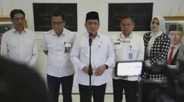 Wakil Menteri Agama Romo H.R. Muhammad Syafii saat memberikan keterangan pers, Senin (11/5/2026) Foto: dok.Kemenag