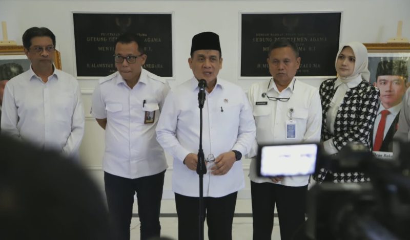 Wakil Menteri Agama Romo H.R. Muhammad Syafii saat memberikan keterangan pers, Senin (11/5/2026) Foto: dok.Kemenag