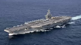 Garda Revolusi Iran mengklaim menyerang kapal induk USS Abraham Lincoln dengan empat rudal balistik usai eskalasi konflik Iran dengan AS-Israel. (Istimewa)