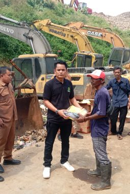 KP3B Bagikan APD dan Rencanakan Program Pengobatan Gratis untuk Pemulung di TPA Burangkeng