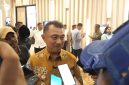 Wakil Walikota Bekasi Abdul Harris Bobihoe saat diwawancara media pada Mukota Kadin Kota Bekasi. 