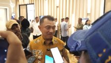 Wakil Walikota Bekasi Abdul Harris Bobihoe saat diwawancara media pada Mukota Kadin Kota Bekasi. 